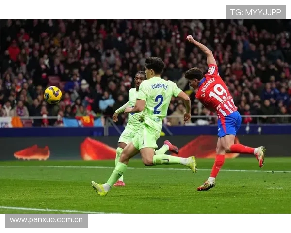 奥布拉克神奇表现再现赛场裁判吹罚引发热议比赛走向受争议