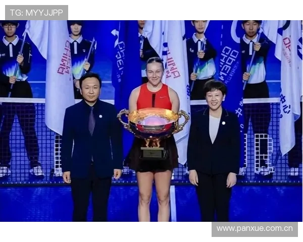 中网女单冠军荣耀时刻 颁奖仪式见证新王诞生