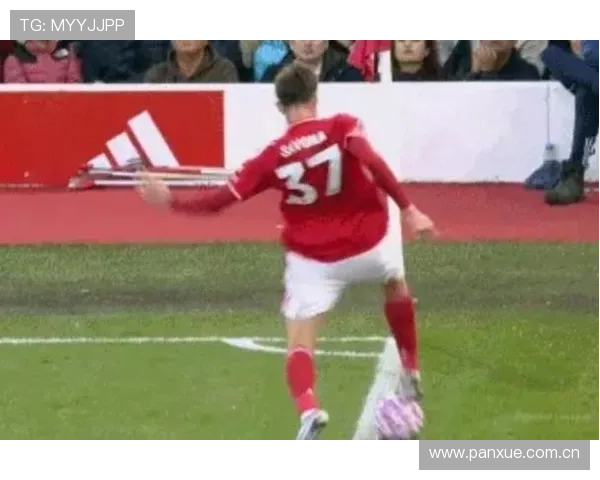 曼联角球制造威胁 阿玛德凌空斩破门助球队领先 曼联角球制造威胁 阿玛德凌空斩破门助球队领先